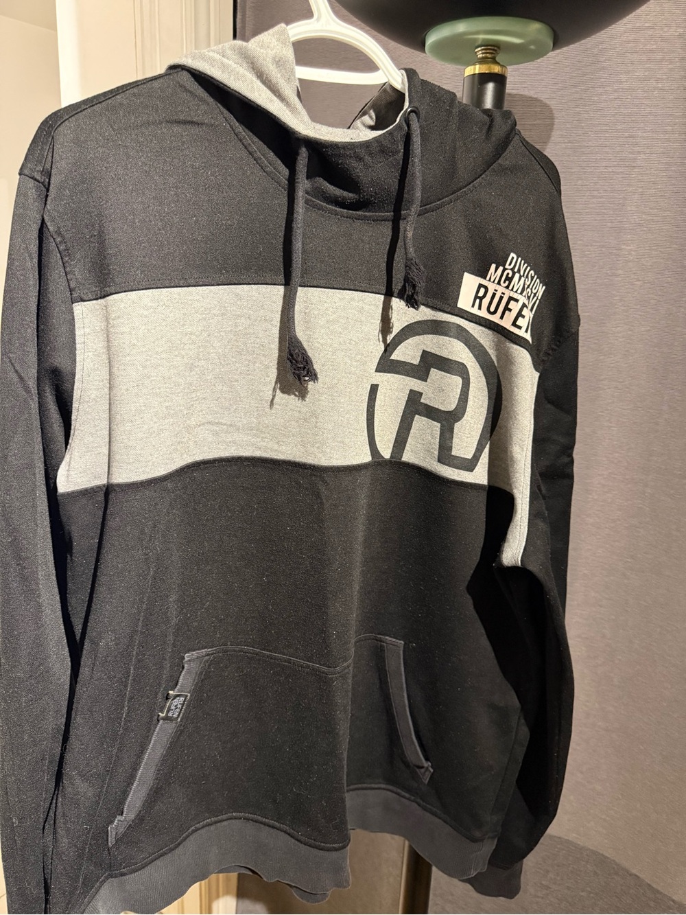 Men's Black & Gray Colorblock Pullover Hoodie